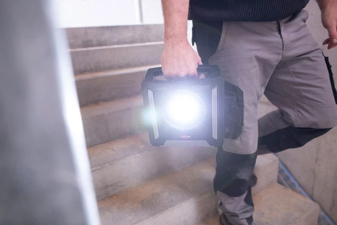 Brennenstuhl Lampe De Chantier Sans Fil 1173140400 Batterie De Projecteurs LED Mobiles MULTI 4000 MA, 4500lm, IP65 2 Brennenstuhl Lampe De Chantier Sans Fil 1173140400 Batterie De Projecteurs LED Mobiles MULTI 4000 MA, 4500lm, IP65 – Image 2