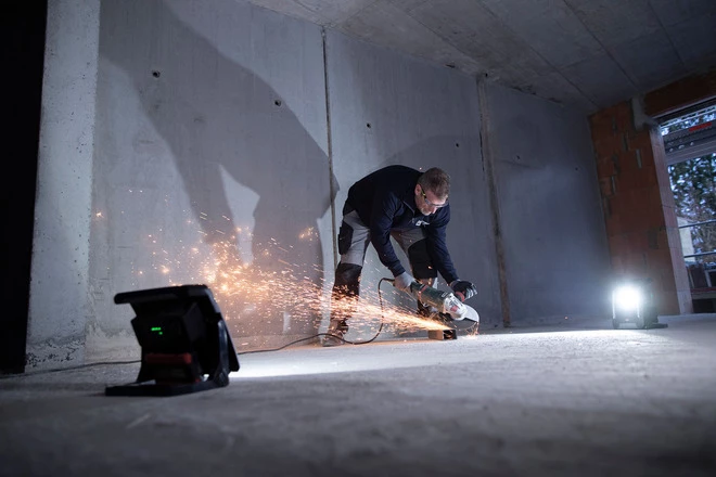 Brennenstuhl Lampe De Chantier Sans Fil 1173140400 Batterie De Projecteurs LED Mobiles MULTI 4000 MA, 4500lm, IP65 3 Brennenstuhl Lampe De Chantier Sans Fil 1173140400 Batterie De Projecteurs LED Mobiles MULTI 4000 MA, 4500lm, IP65 – Image 3