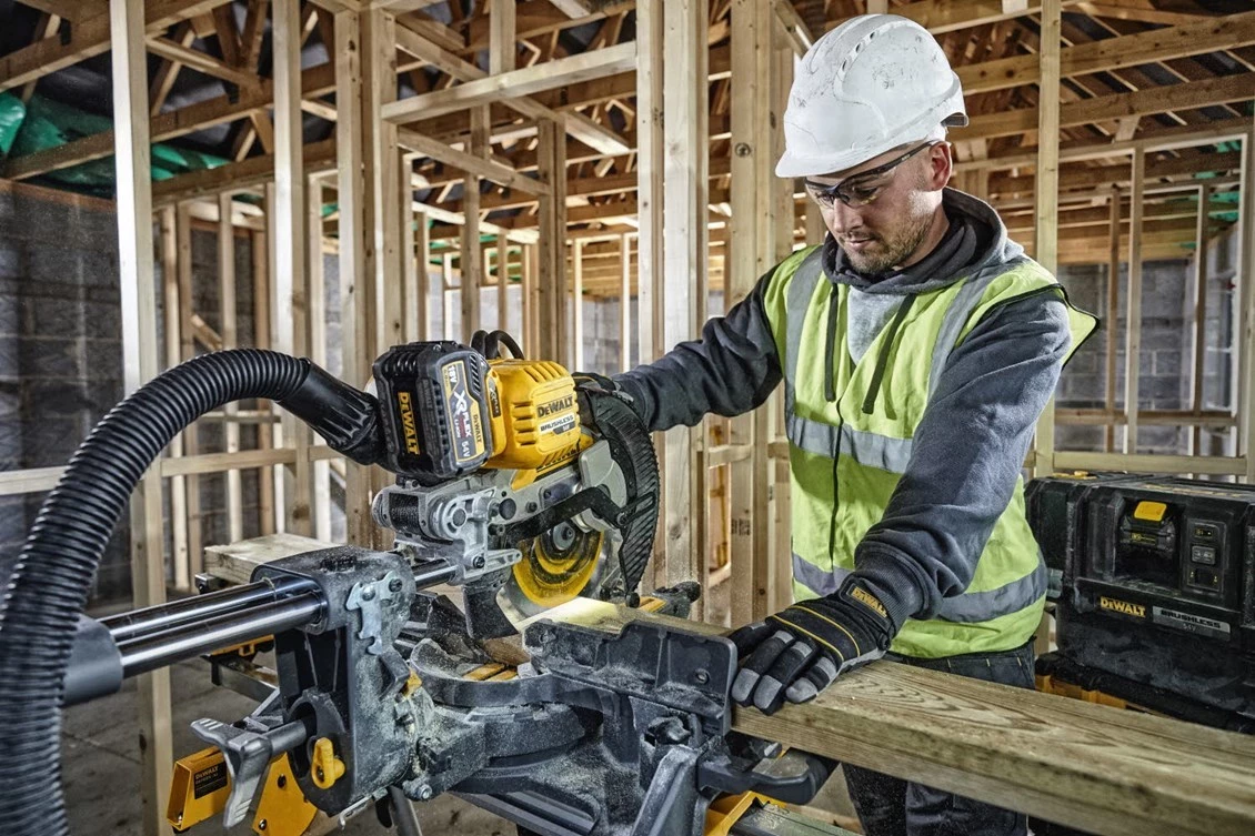 DeWalt Scie Sans Fil DCS727N-XJ XR FlexVolt 54V Tronçonneuse Et Scie à Onglets 250 Mm Hors Batteries Et Chargeur + 5 Ans De Garantie Distributeur''. 1 DeWalt Scie Sans Fil DCS727N-XJ XR FlexVolt 54V Tronçonneuse Et Scie à Onglets 250 Mm Hors Batteries Et Chargeur + 5 Ans De Garantie Distributeur''.