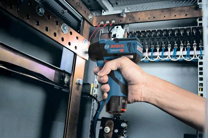 Bosch Bleu Clé à Choc Sans Fil GDS 12V-115 Plateau Tournant Sans Fil 12V 2.5Ah Li-ion Dans L-Boxx 06019E0100 3 Bosch Bleu Clé à Choc Sans Fil GDS 12V-115 Plateau Tournant Sans Fil 12V 2.5Ah Li-ion Dans L-Boxx 06019E0100 – Image 3