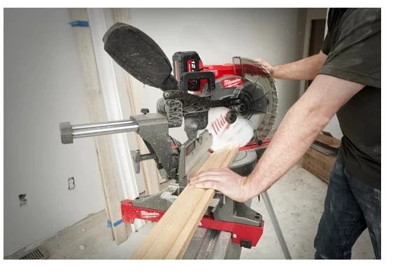 Milwaukee Scie Sans Fil M18 FUEL™ Scie à Onglet Radiale ⌀305 Mm ONE-KEY™ FMS305-0 4 Milwaukee Scie Sans Fil M18 FUEL™ Scie à Onglet Radiale ⌀305 Mm ONE-KEY™ FMS305-0 – Image 4