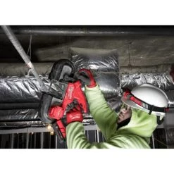 Milwaukee Scie Sans Fil M18 FUEL™ Scie à Ruban Compacte FBS85-202C 9 Milwaukee Scie Sans Fil M18 FUEL™ Scie à Ruban Compacte FBS85-202C -Perceuses sans fil Soldes m18 fuelt scie a ruban compacte fbs85 202c 4