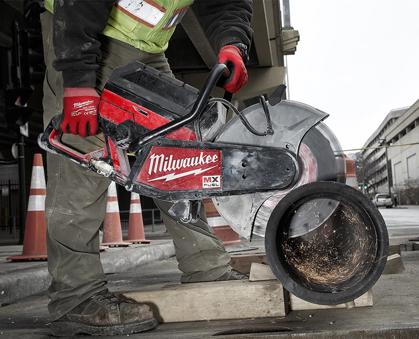 Milwaukee MX Meuleuse Sans Fil MX FUEL™ DECOUPEUSE BETON 350 MM MXF COS350-602 2 Milwaukee MX Meuleuse Sans Fil MX FUEL™ DECOUPEUSE BETON 350 MM MXF COS350-602 – Image 2