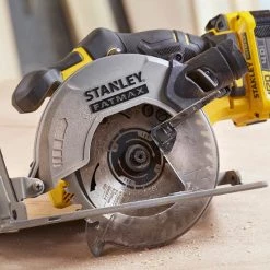 Stanley Scie Sans Fil SFMCS500B Scie Circulaire FATMAX® V20 Accu 165 Mm 18 Volt, Sans Piles Ni Chargeur -Perceuses sans fil Soldes sfmcs500b scie circulaire fatmaxr v20 accu 165 mm 18 volt sans piles ni chargeur 3