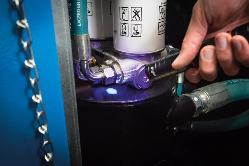 Wiha Lampe De Chantier Sans Fil Torche Avec LED, Laser Et Lumière UV Sous Blister Avec 3x Piles AAA (41286) 4 Wiha Lampe De Chantier Sans Fil Torche Avec LED, Laser Et Lumière UV Sous Blister Avec 3x Piles AAA (41286) – Image 4